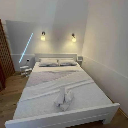Luxury By The Beach Villa Kukljica